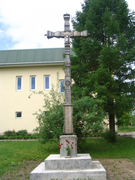 Kryžius Grūžių Švč. Mergelės Marijos bažnyčios šventoriuje